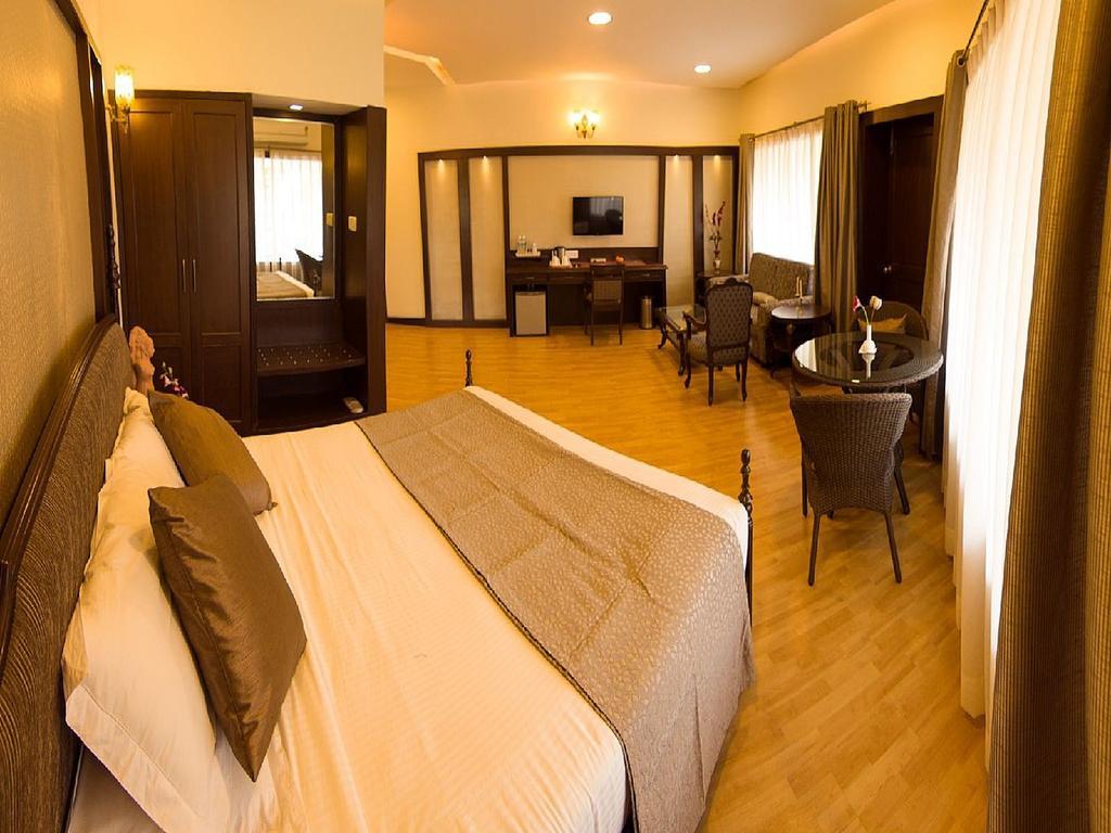 Hotel Lake View Ashok Bhopal Extérieur photo